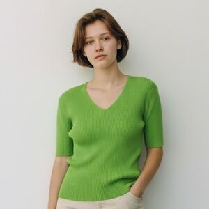 Jones New York Vibrant Green 100% silk V-Neck Sweater ribbed knit